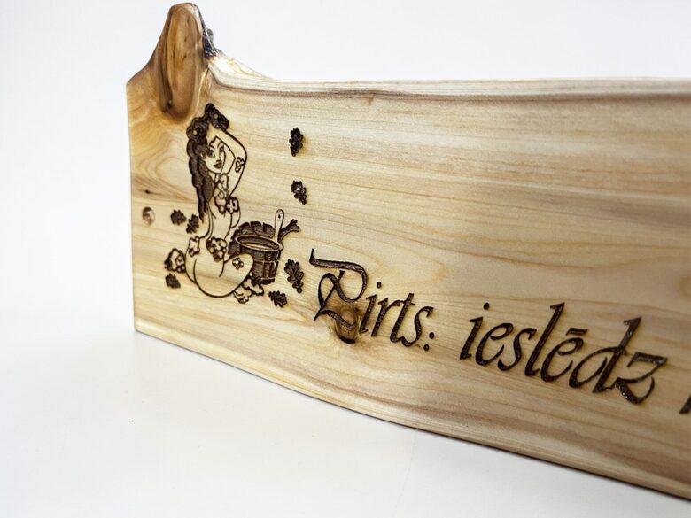 Unikāls pirts durvju uzraksts no kadiķkoka (Pirts ieslēdz kaisli)